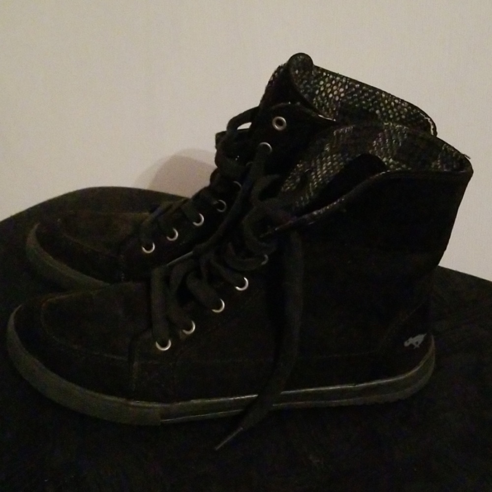 Rocket Dog soft black suede